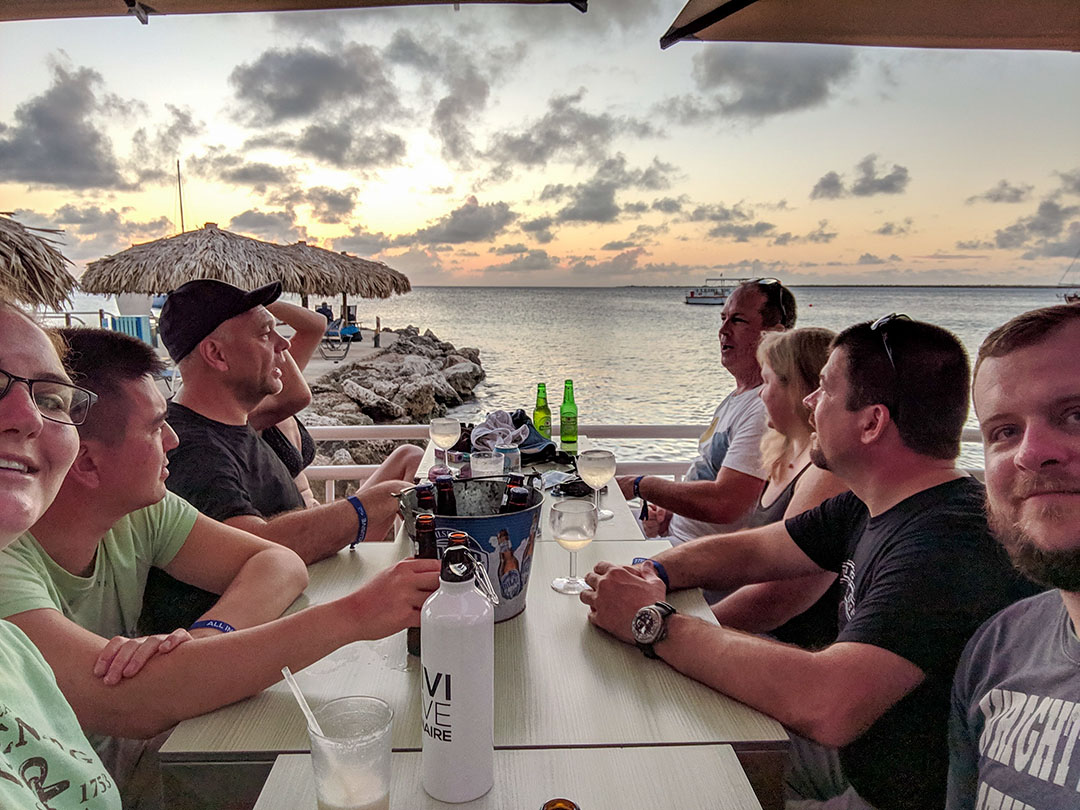 Open water certified divers enjoying a beach side evening after dives in bonaire you can get your basic scuba course with Rec & Tek SCUBA